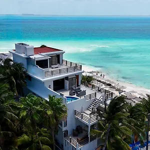 Hotell Cuxos Beachfront